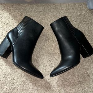 Black heeled boots